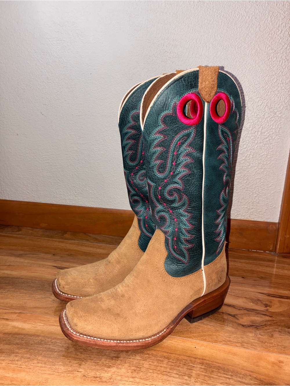 Ariat Women’s Futurity Boon Western Cowboy/Cowgirl Boots- size 6.5 B